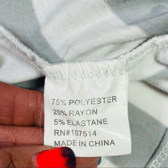 10/$25🦋 Aviva Gray & White Striped Open-Front Cardigan - Size Medium - Picture 9 of 11